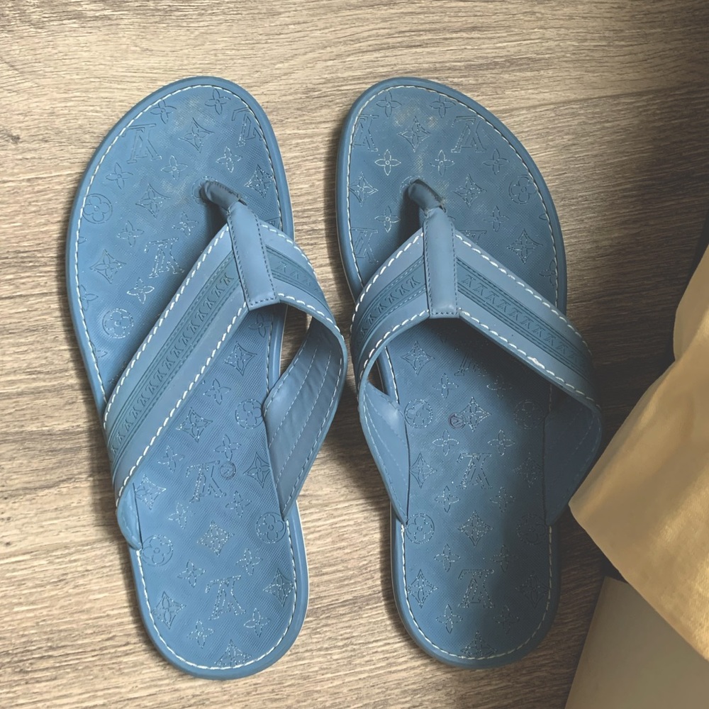 Men’s Louis Vuitton Sandals w/dustbag Authentic